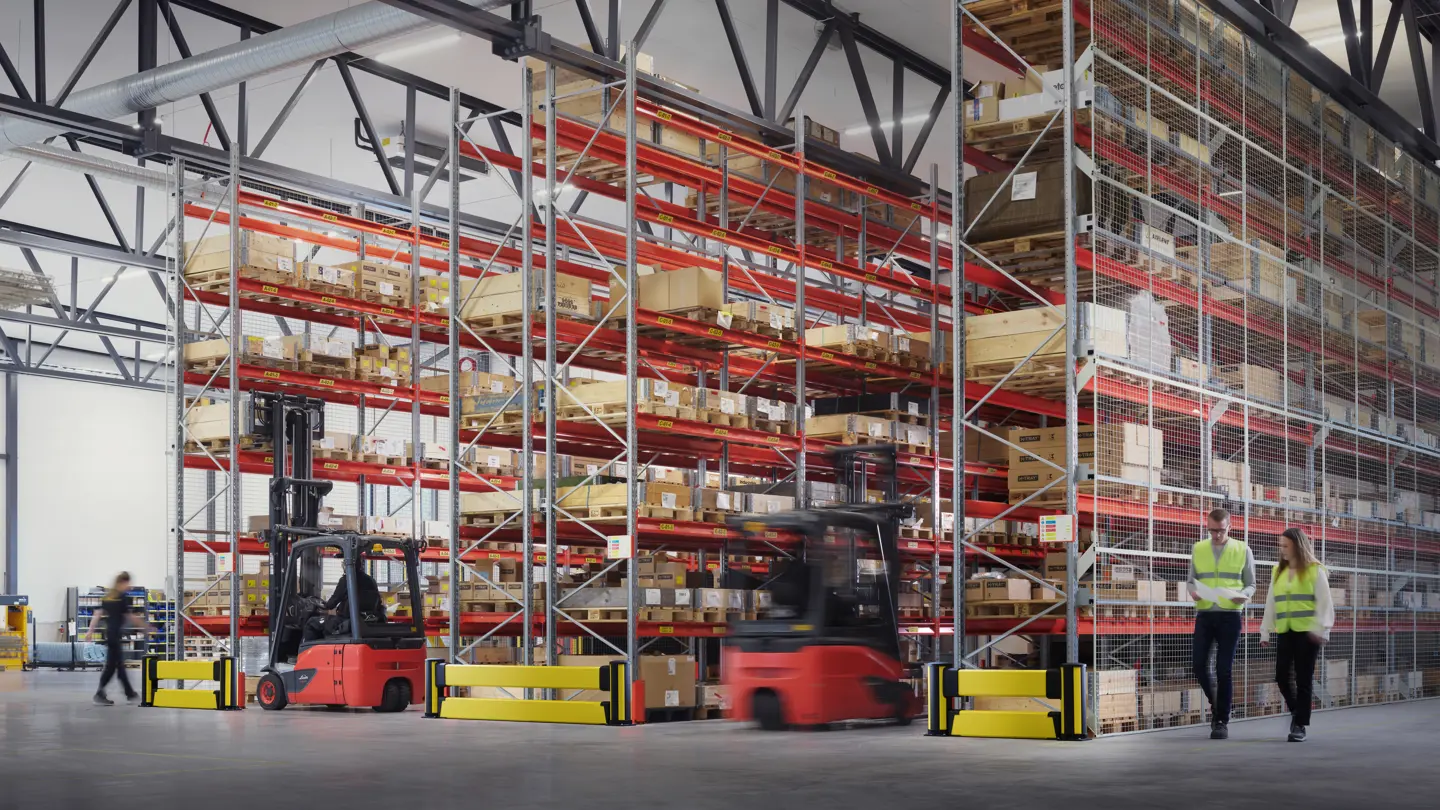 Påkörningsbarriärer i lagermiljö